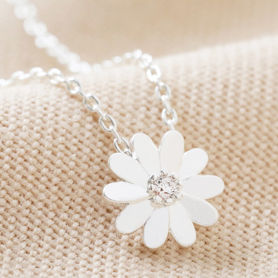Daisy Charm Silver Chain Necklace close up daisy pendant - 3D petals
