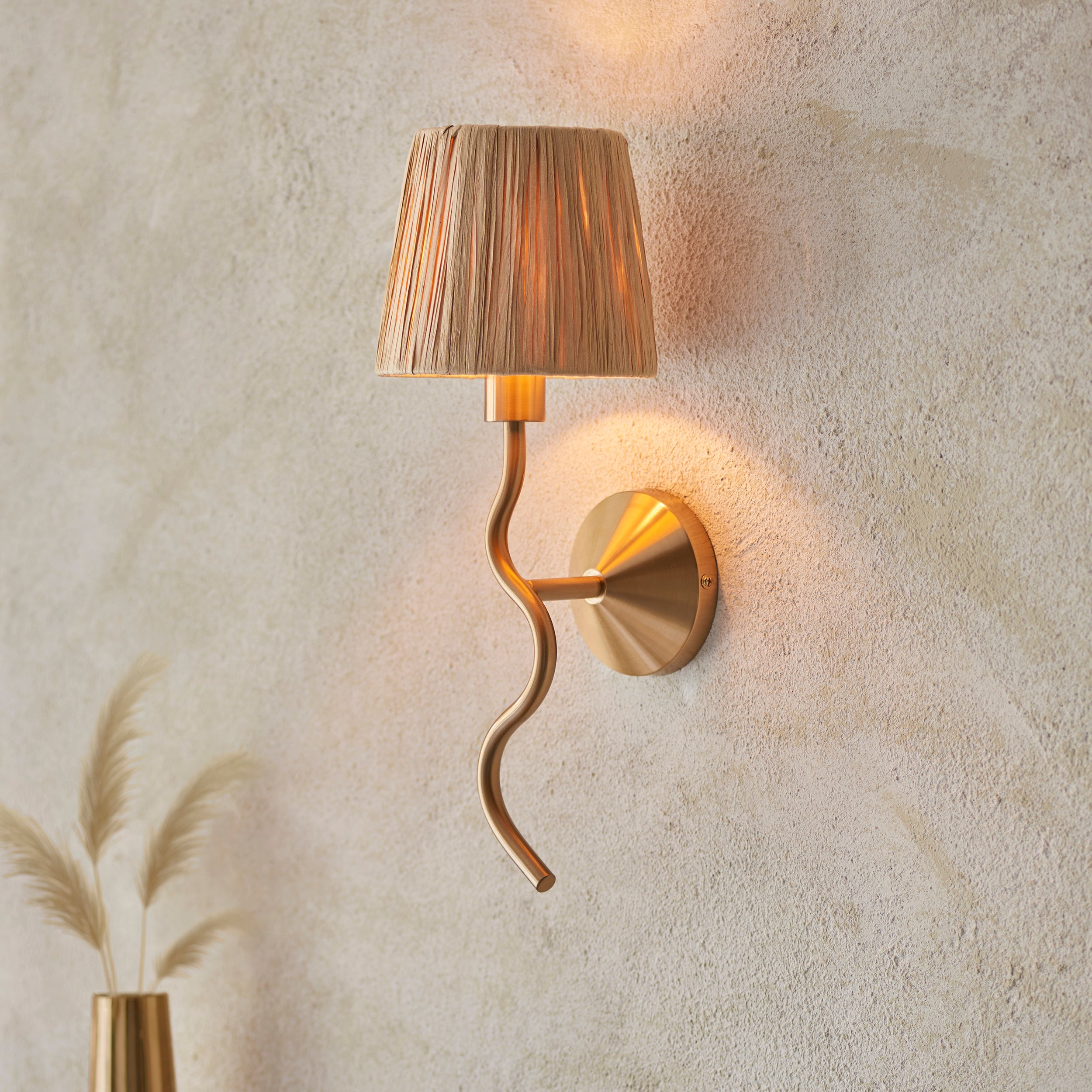 114227 Wiggle Wall Light with Raffia Shade - Aged Brushed Brass - Uneeka Lighting