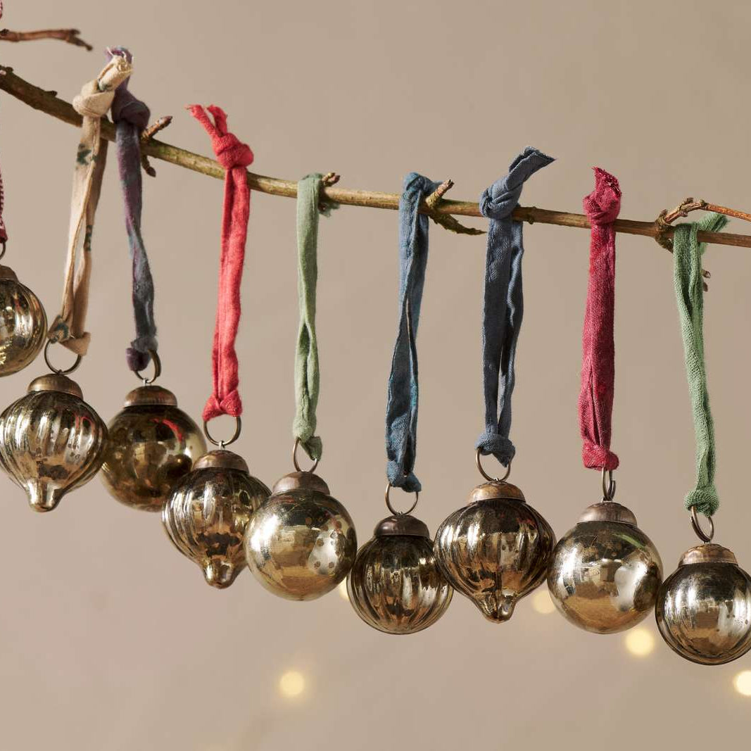 Antique Gold Dew Drop Bauble - DD3801GB - Uneeka