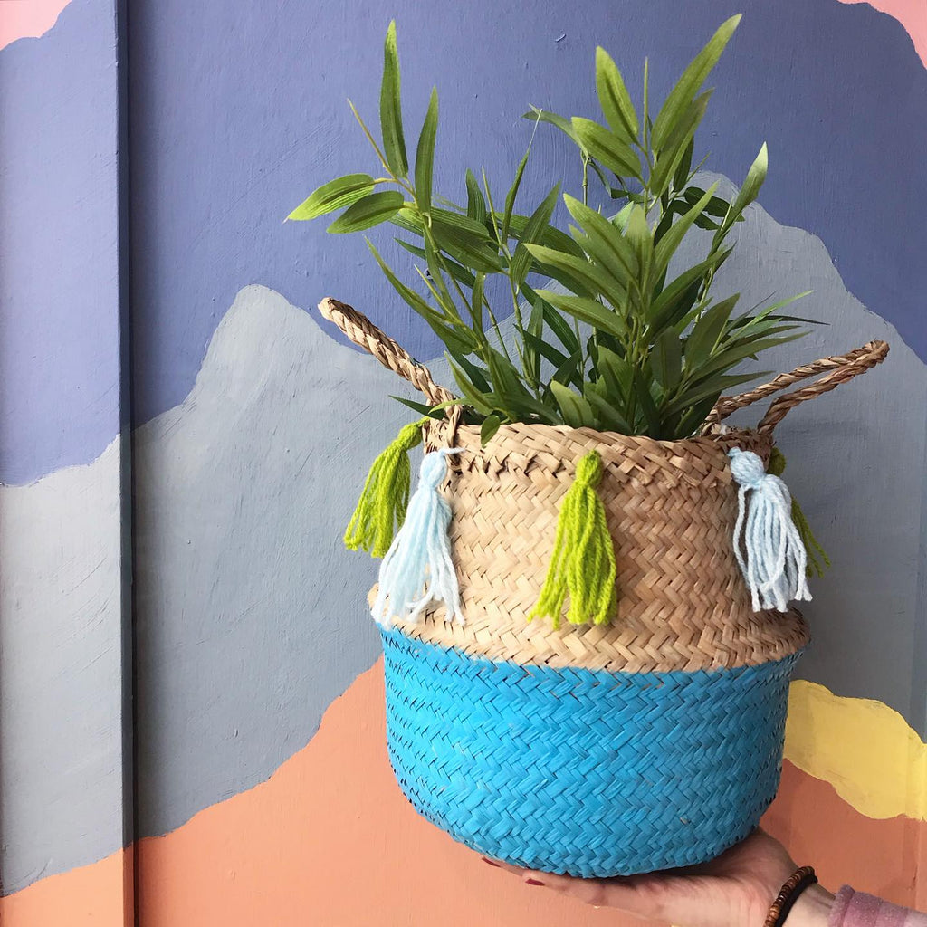 Seagrass Basket With Tassels lifestyle
