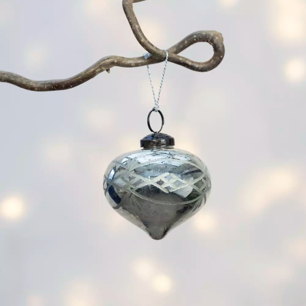 Silver Etched Onion Bauble - ANC25268 - Uneeka