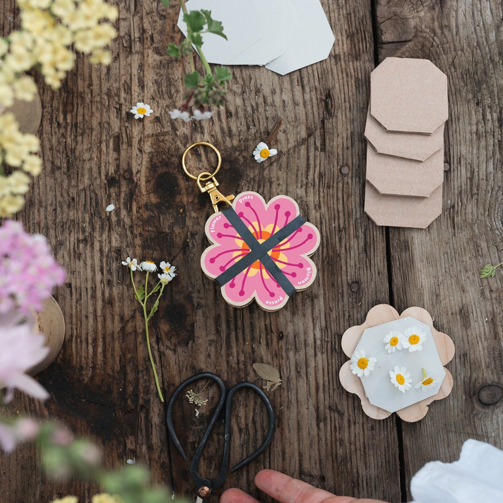 Assorted Orange & Pink Keyring Flower Press - WKPOP - Uneeka