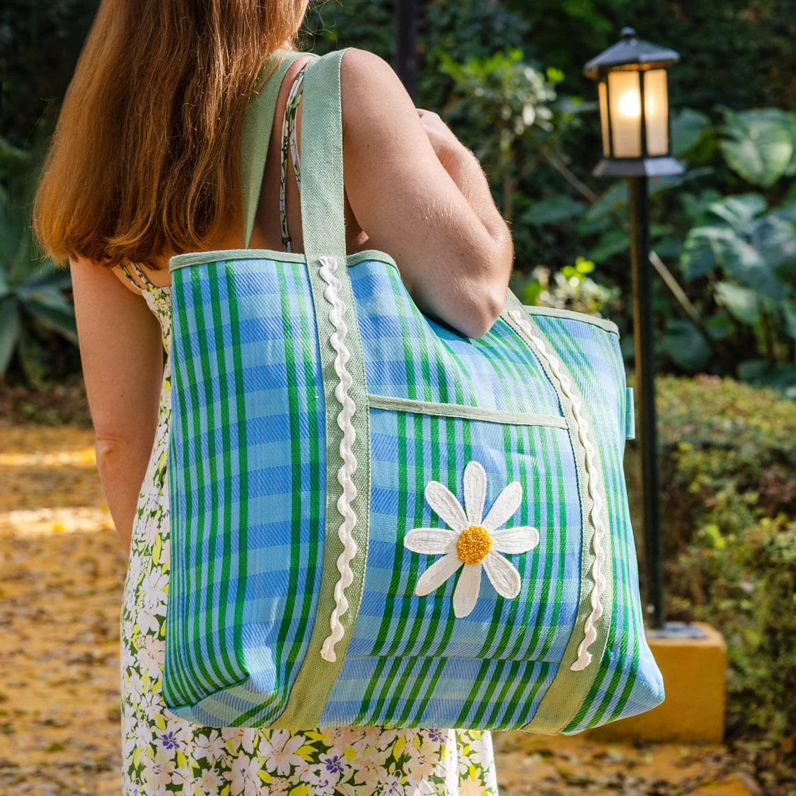 Recycled Plastic Daisy Shoulder Bag - TOTE-GRN-DAISY - Uneeka