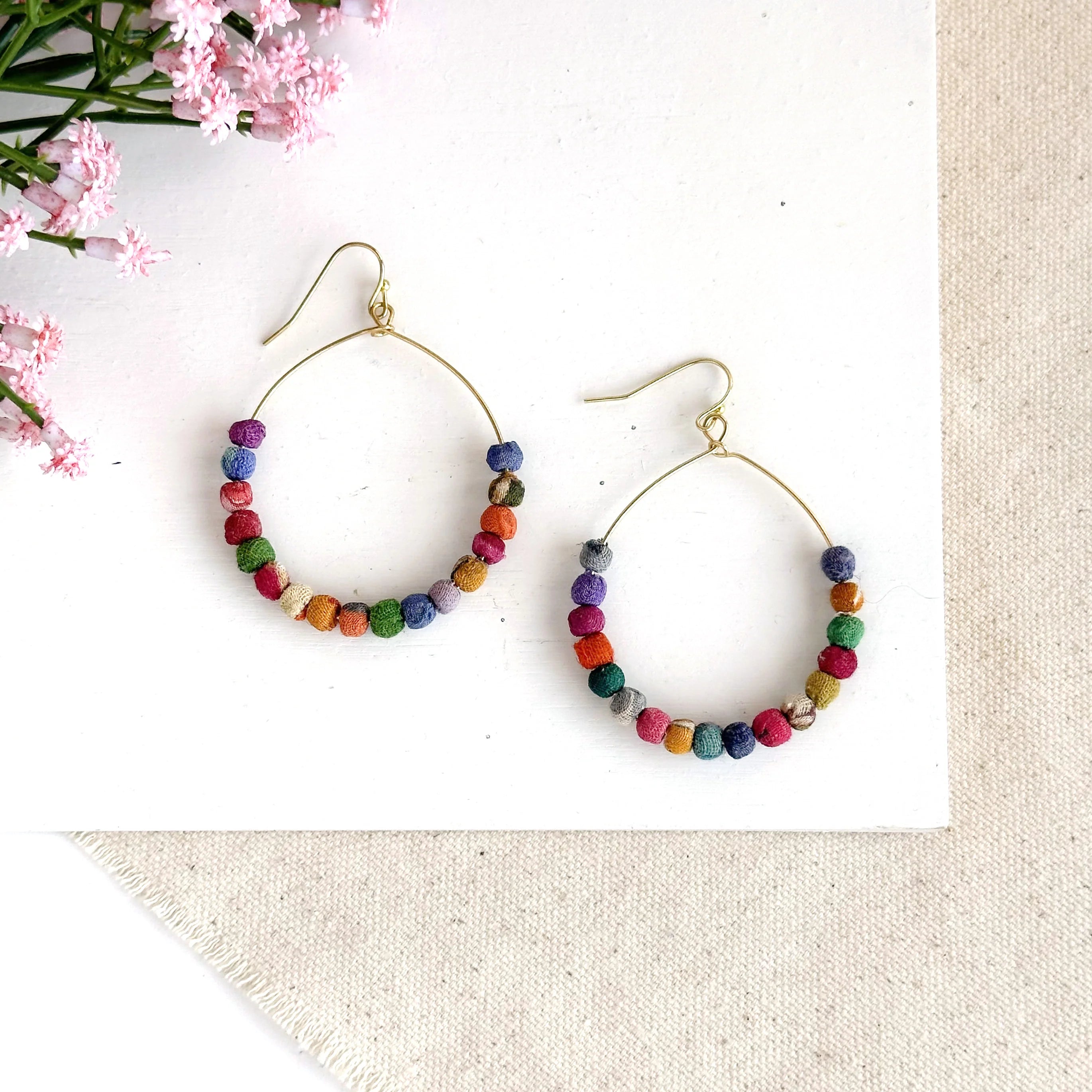 Kantha Milieu Demi Hoops - ER-1211 - Uneeka