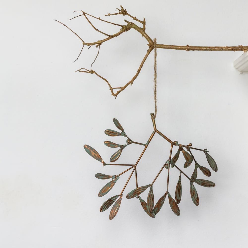 Distressed Brass Hanging Mistletoe - EW20668 - Uneeka