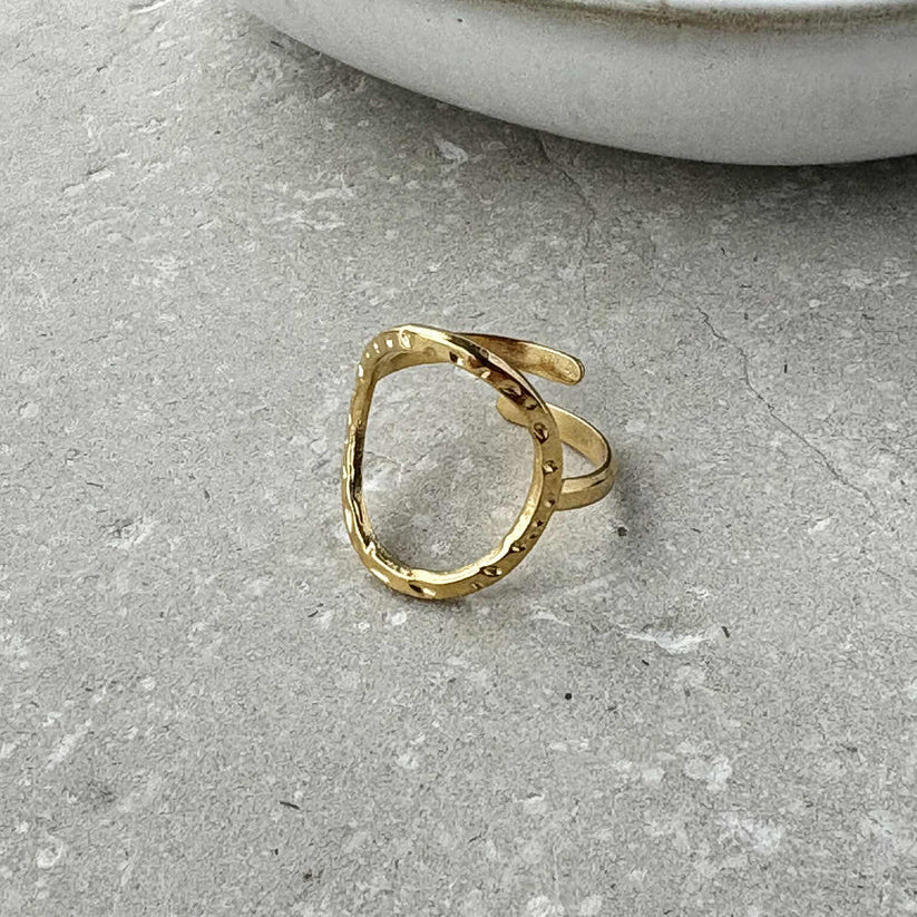 Hammered Circle Gold Ring - RG034 - Uneeka 