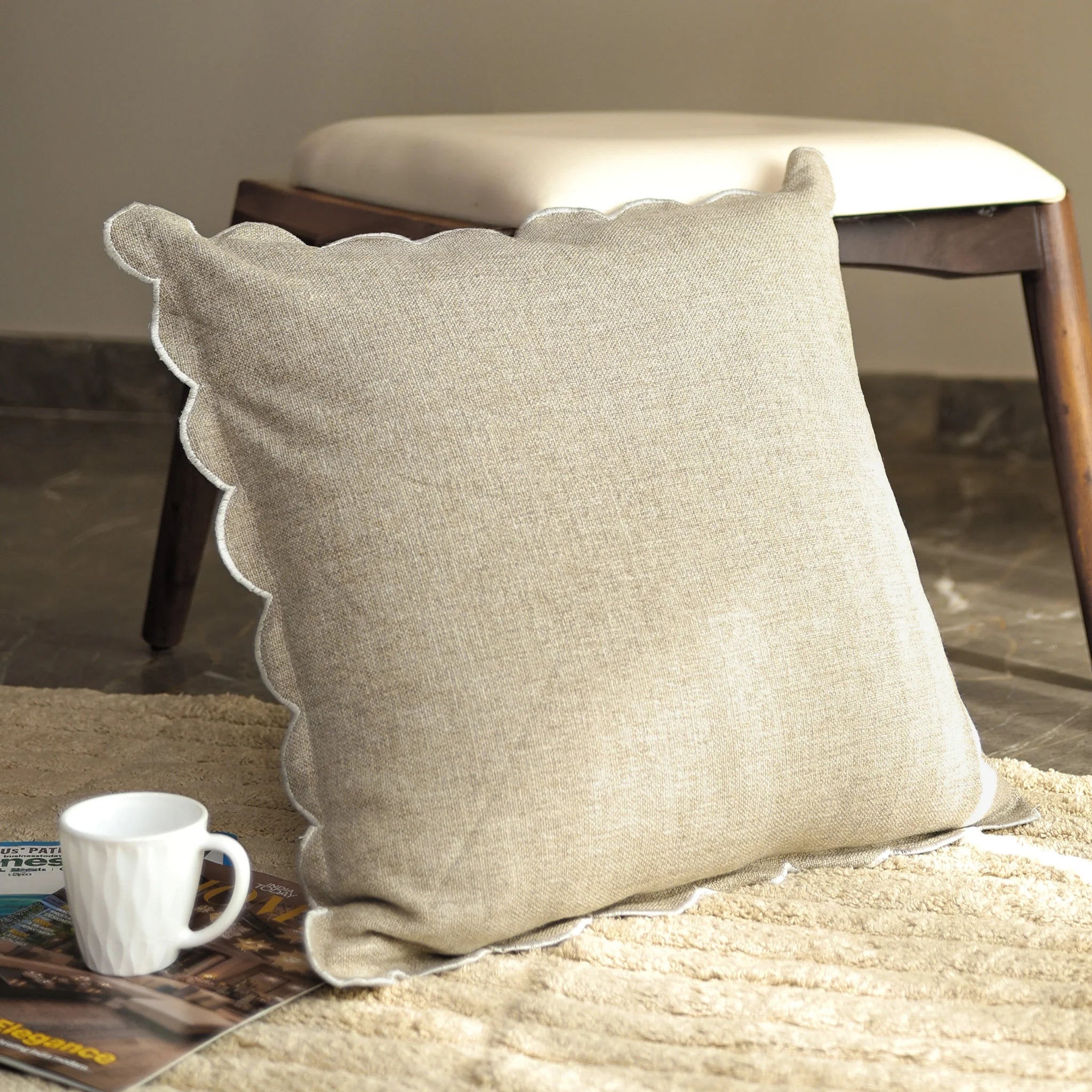 Scalloped Edge Linen Cushion - TRPC00075C - Uneeka