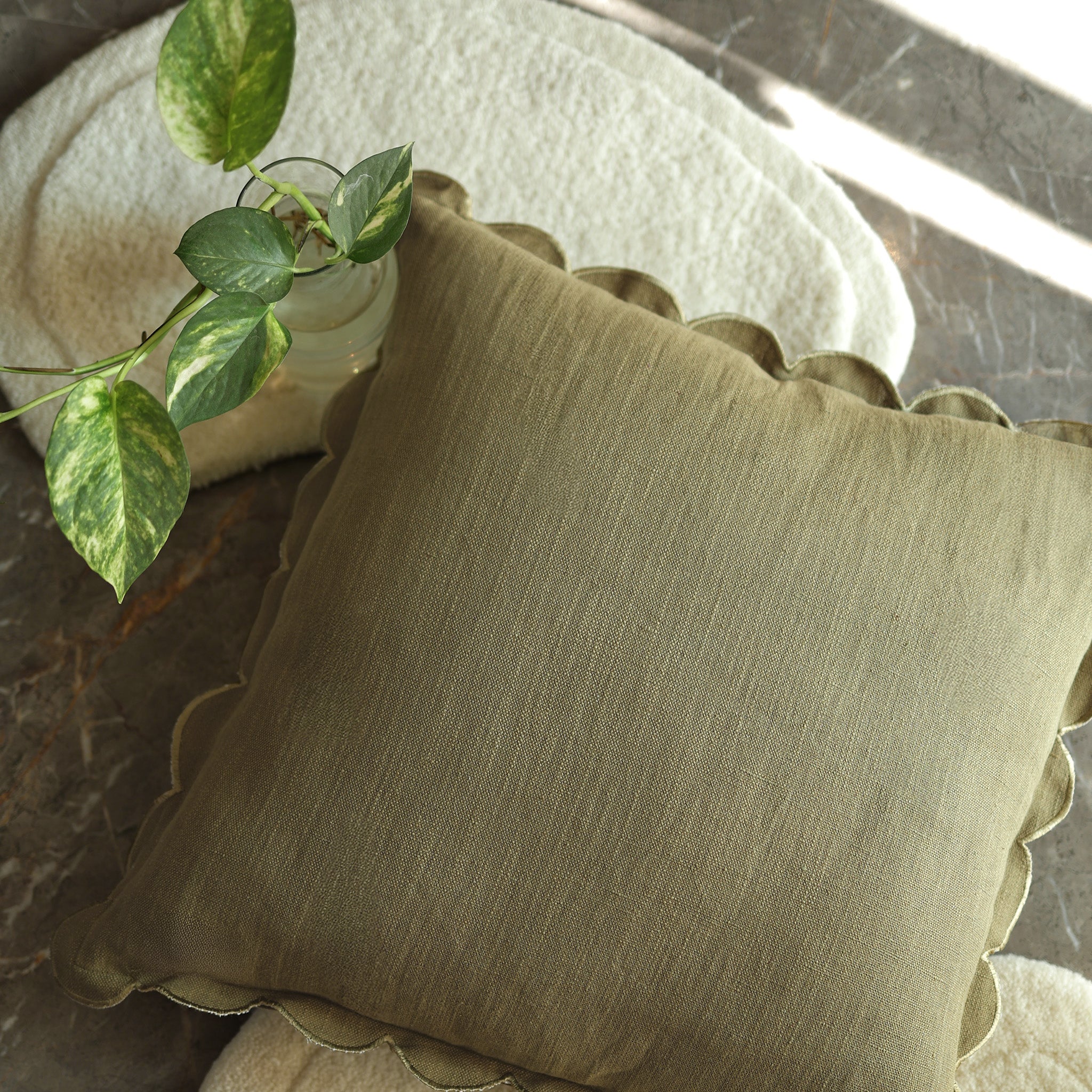 Scalloped Edge Linen Cushion - TRPC00085C - Uneeka