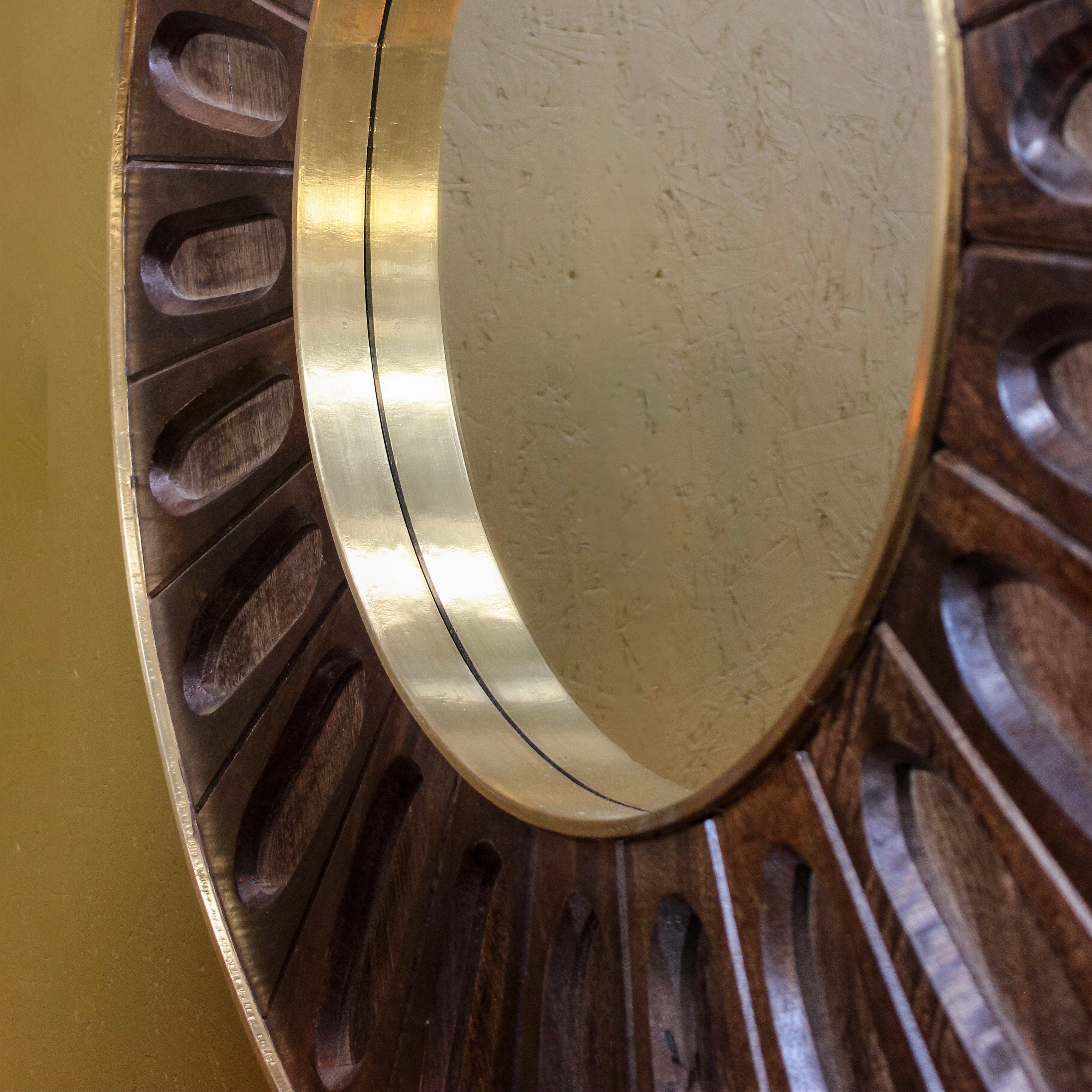 Large Oval Carvings Round Mirror with Brass Details Uneeka Home 2746V closeup