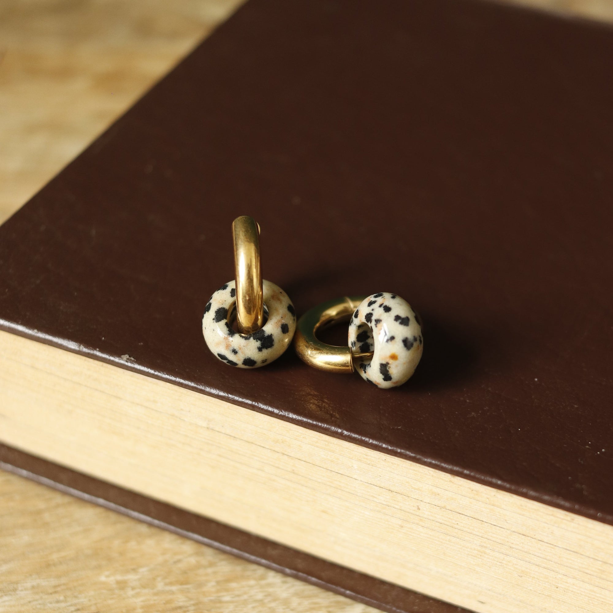 Stone Circle Gold Hoops - ER023-D - Uneeka