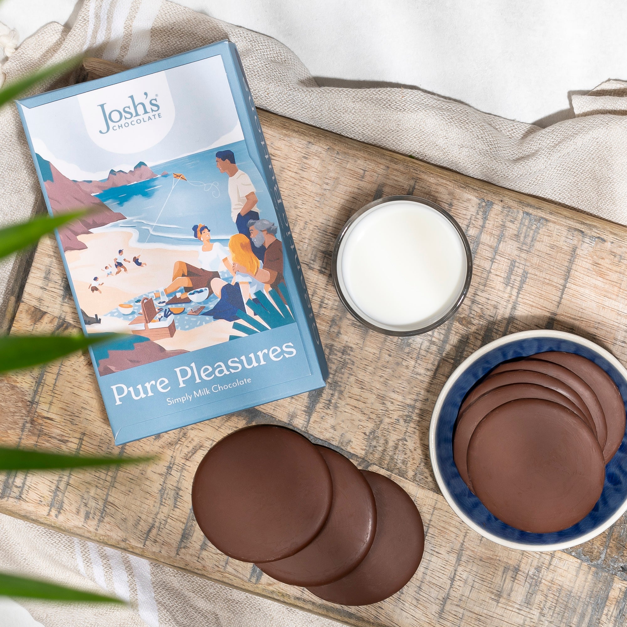 Gigantic Simply Milk Chocolate Buttons Boxed - Simply Milk Chocolate Gigantic Buttons - Uneeka