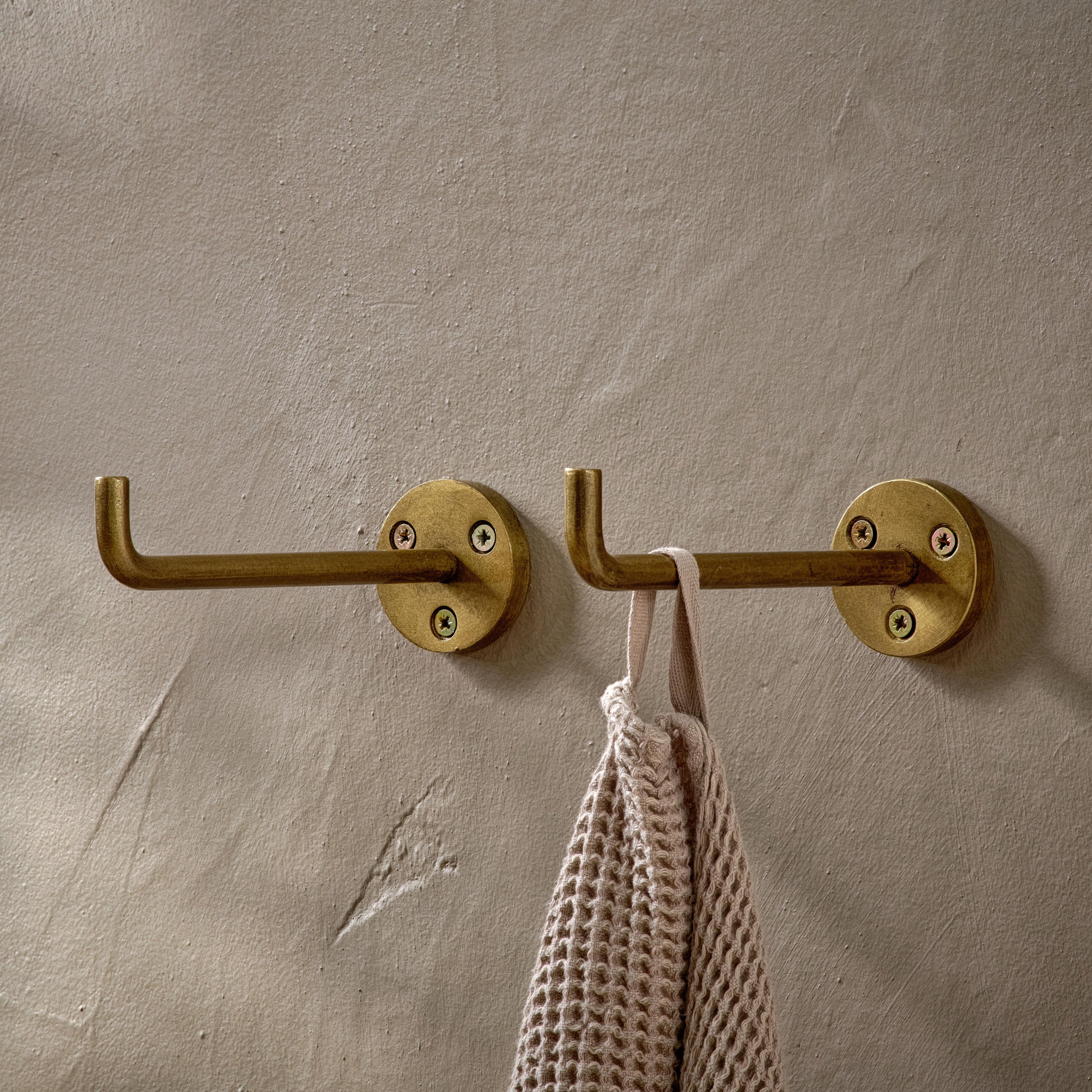 Aniko Iron Hook - AH1101 - Uneeka