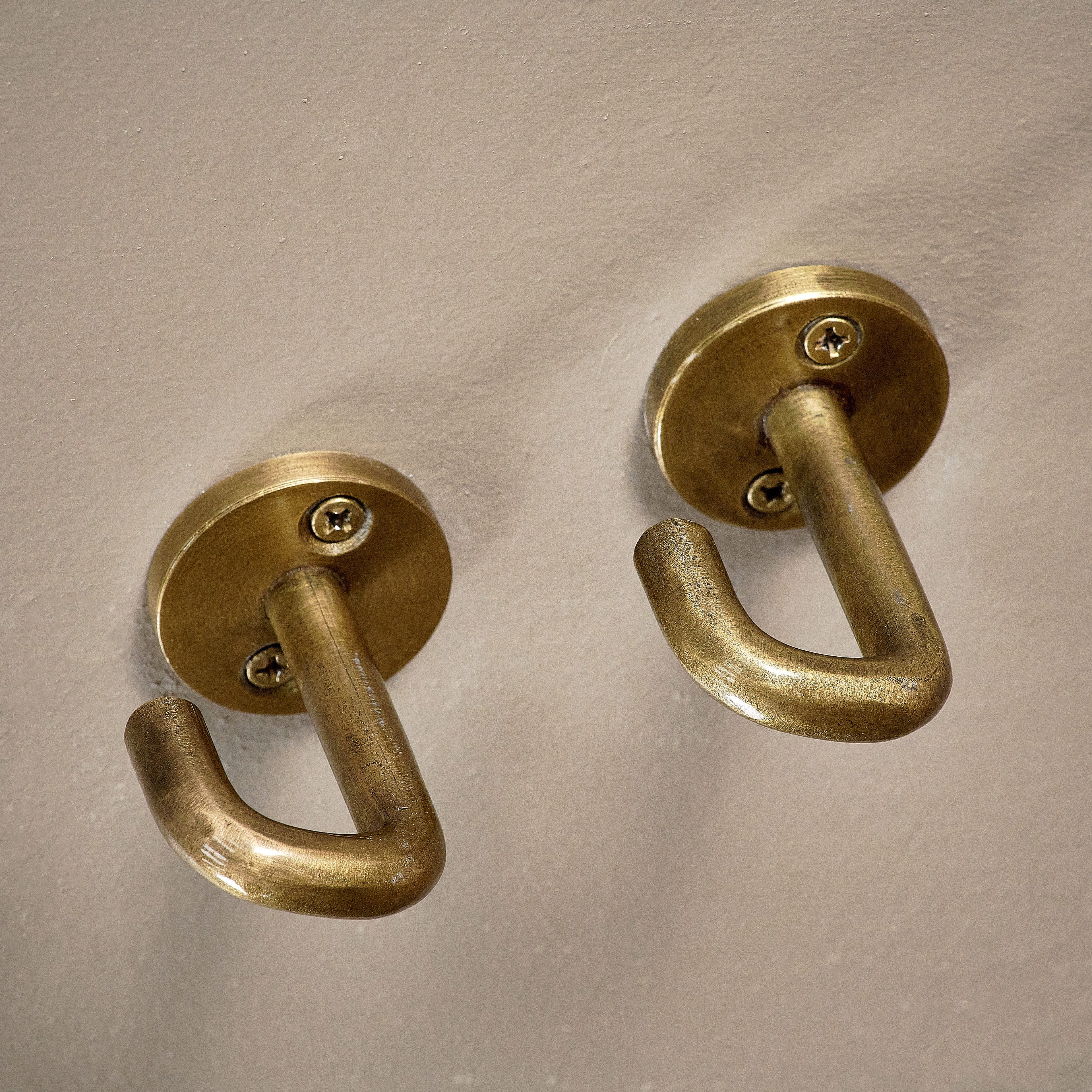 Aniko Iron Hook - AH1201 - Uneeka