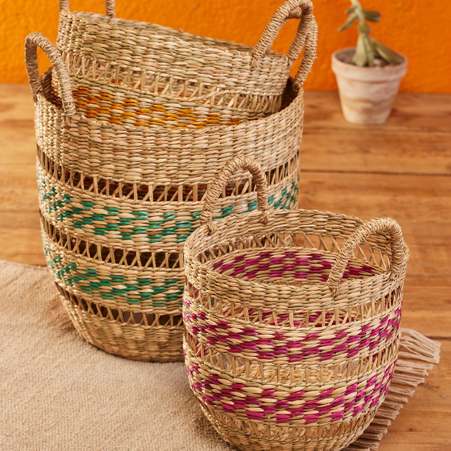 Open Weave Hand Painted Stripe Seagrass Round Basket - Uneeka