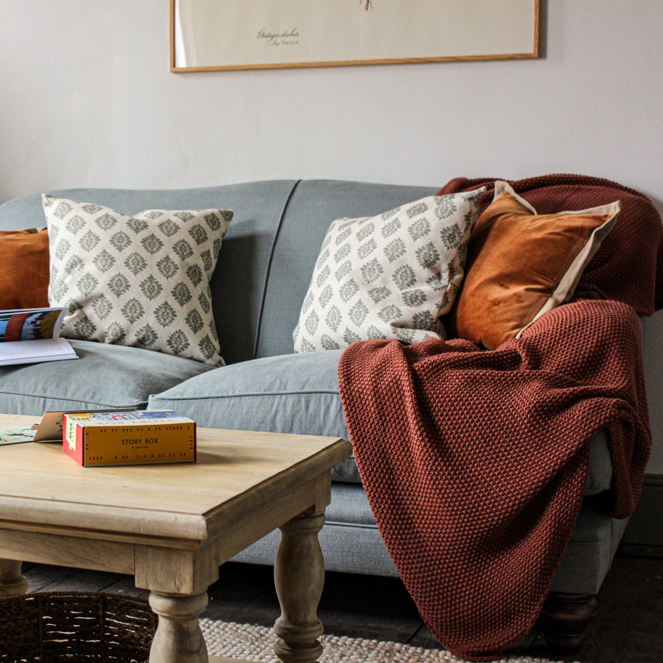 Paulus & Brown Lovelle Upholstered Sofa - Uneeka Home lifestyle 