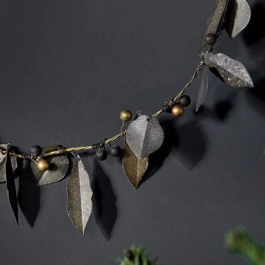 Tula Brass Wire Wreath close up
