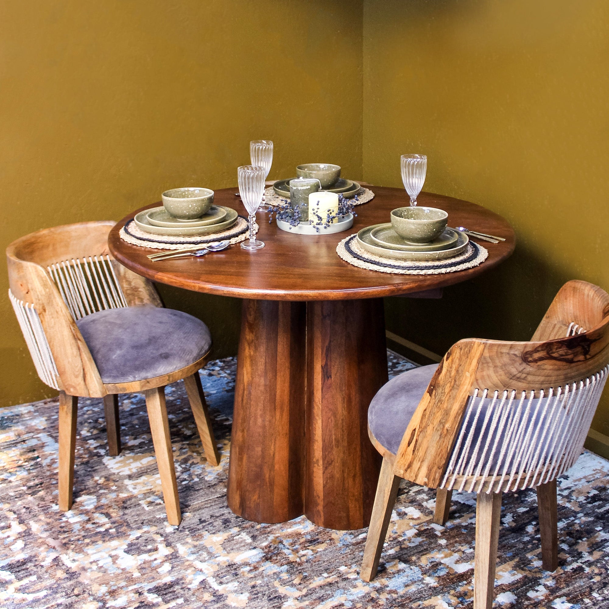 Uneeka Home Lifestyle Cylindrical Base Round Dining Table