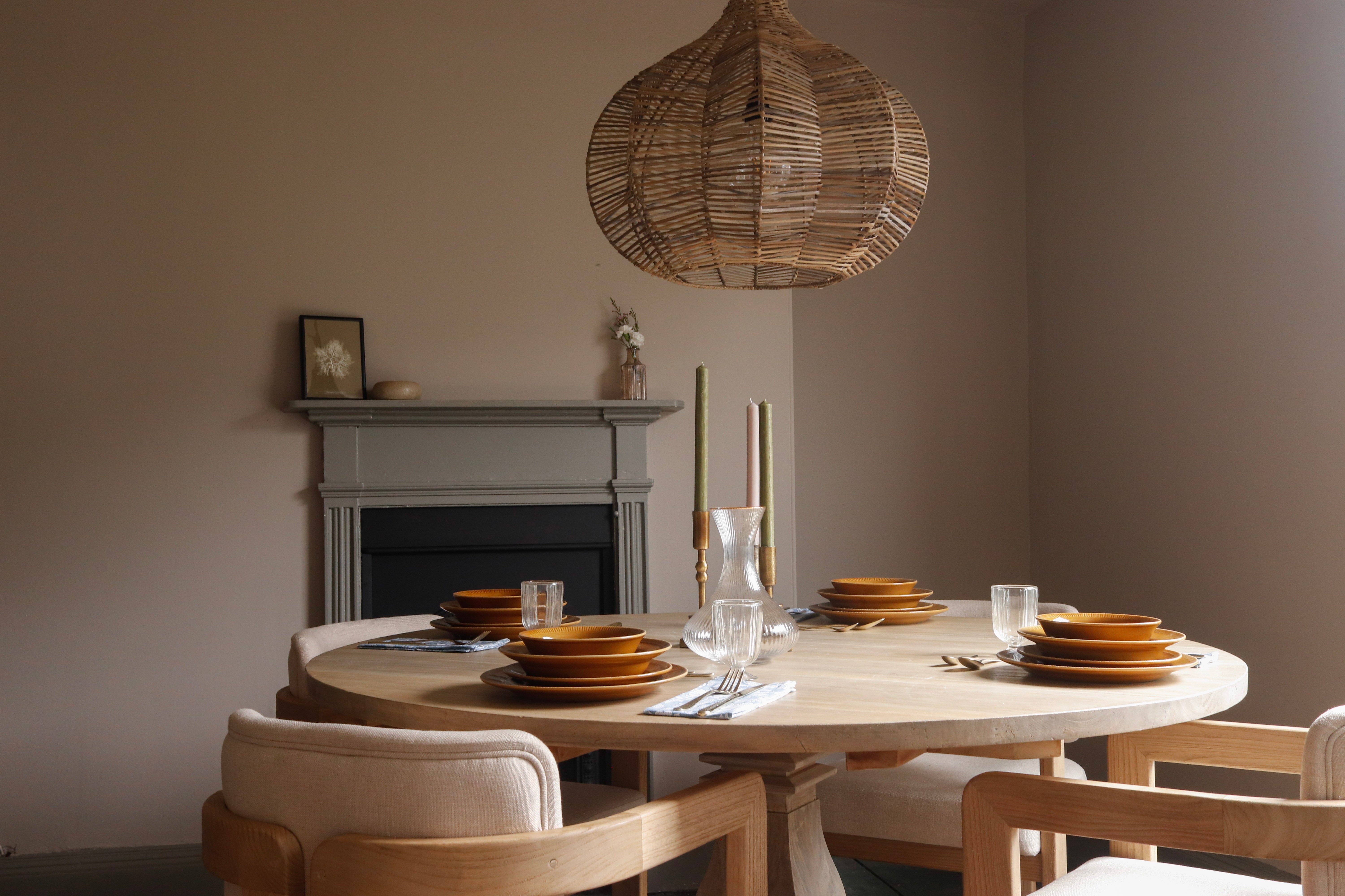 Uneeka Vintage Dining Table & Wicker Pendant Lamp 