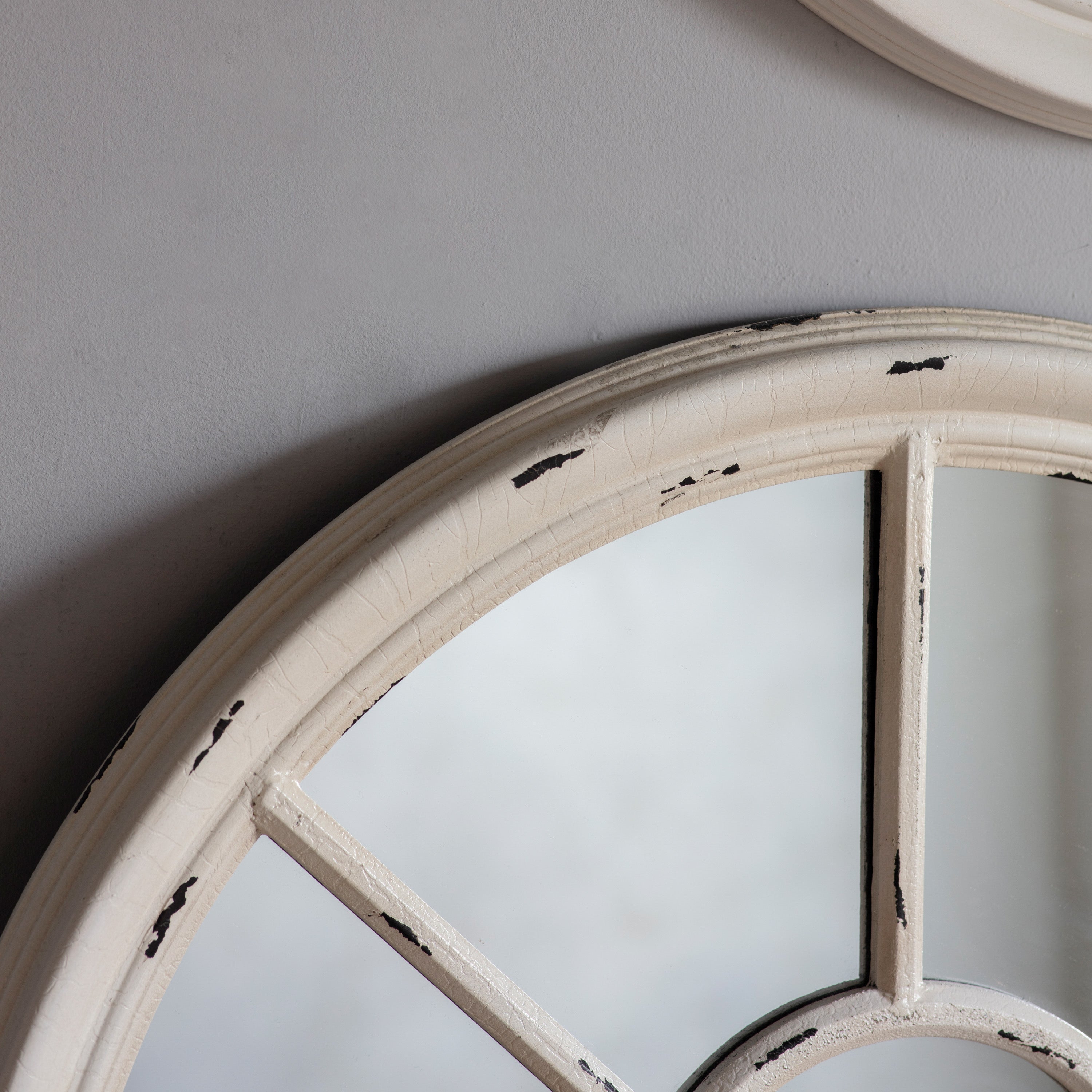 White Distressed Finish Arched Mirror - 490075 - Uneeka