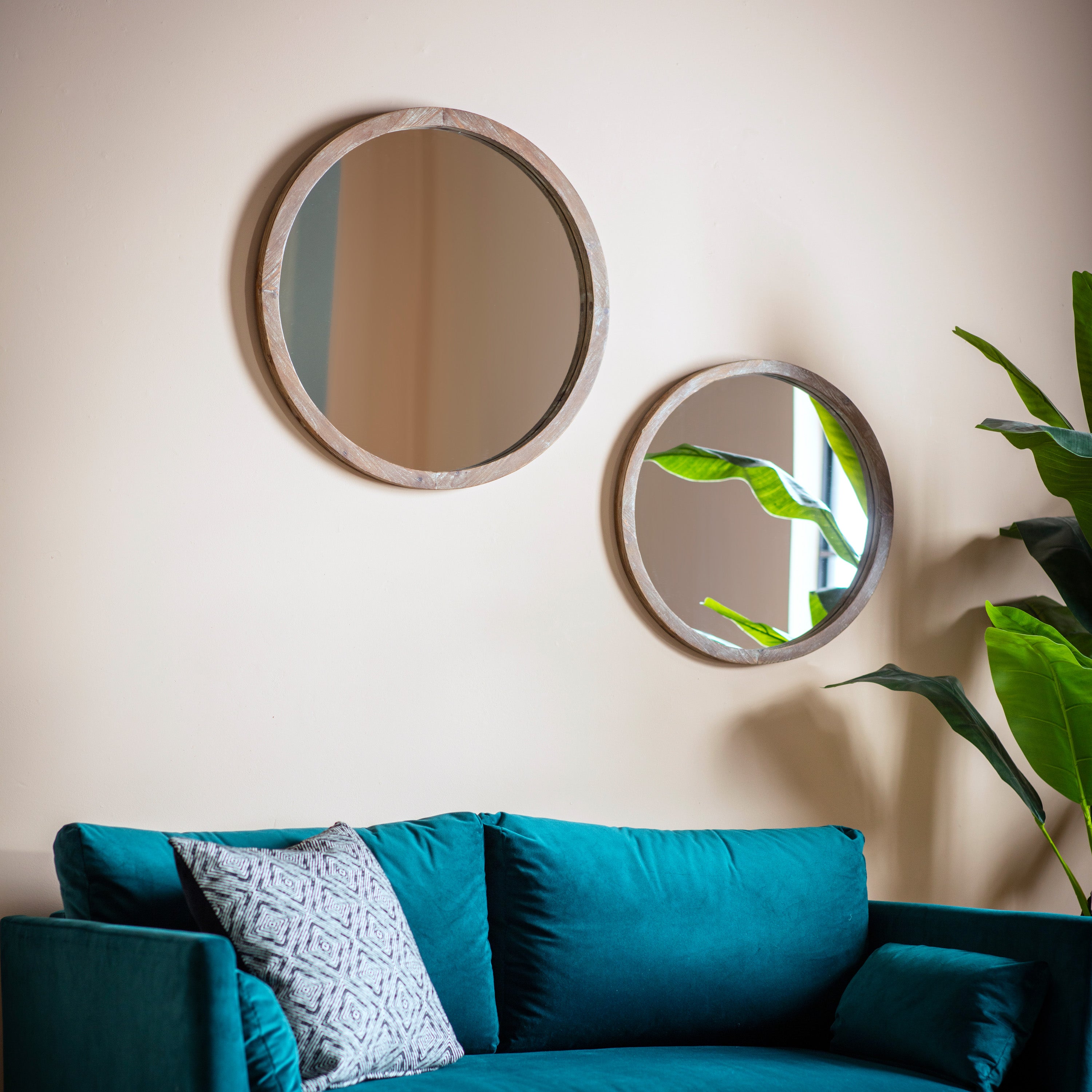 Small Round Fir Wood Mirror - 697067 - Uneeka