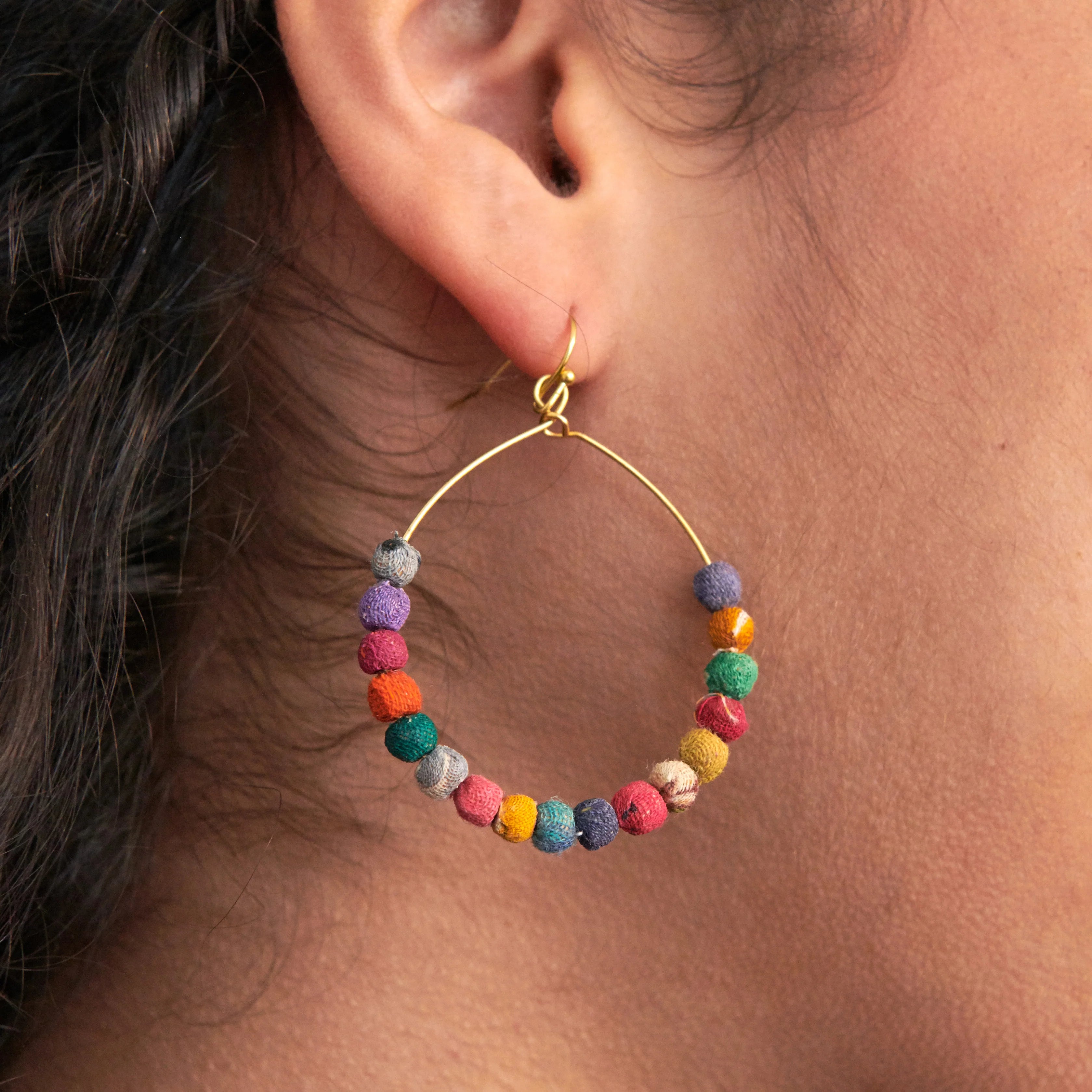 Kantha Milieu Demi Hoops - ER-1211 - Uneeka