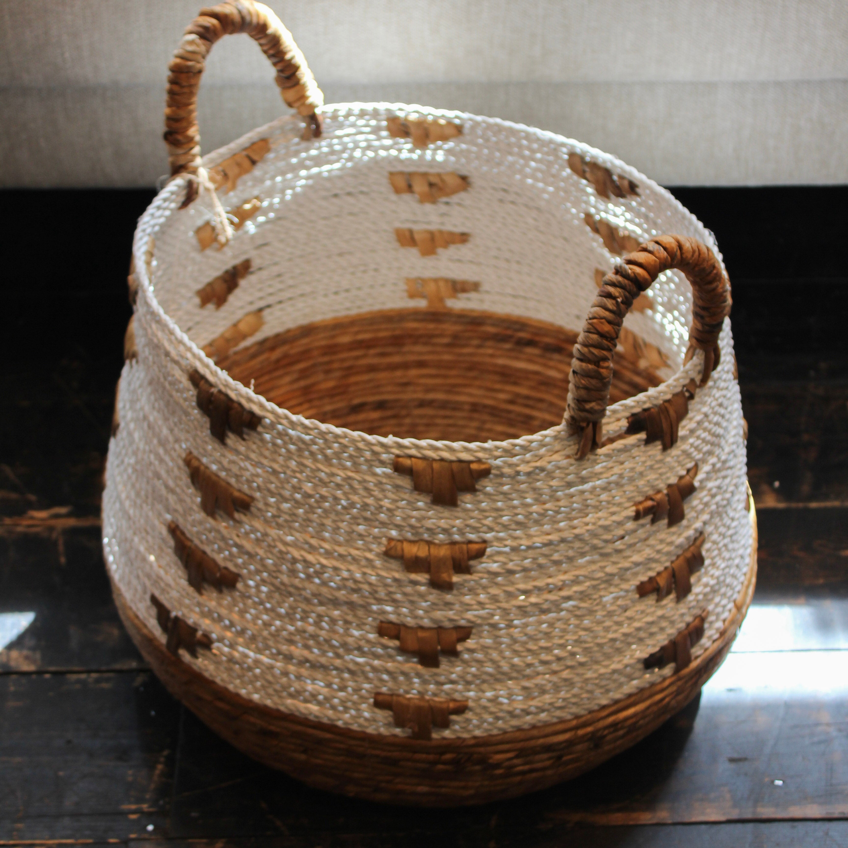 White Banana Fibre Basket With Natural Detailing - P1199 - Uneeka