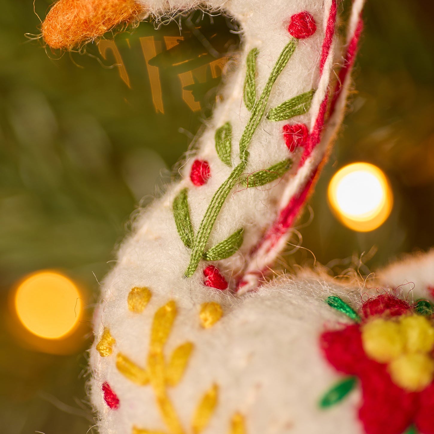 Felt Embroidered Swan - XM127 - Uneeka