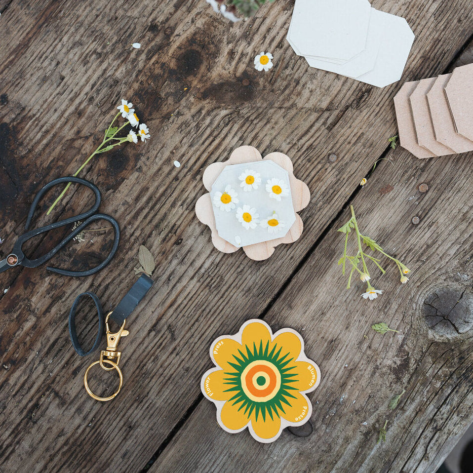 Assorted Green & Yellow Keyring Flower Press - WKPGY - Uneeka