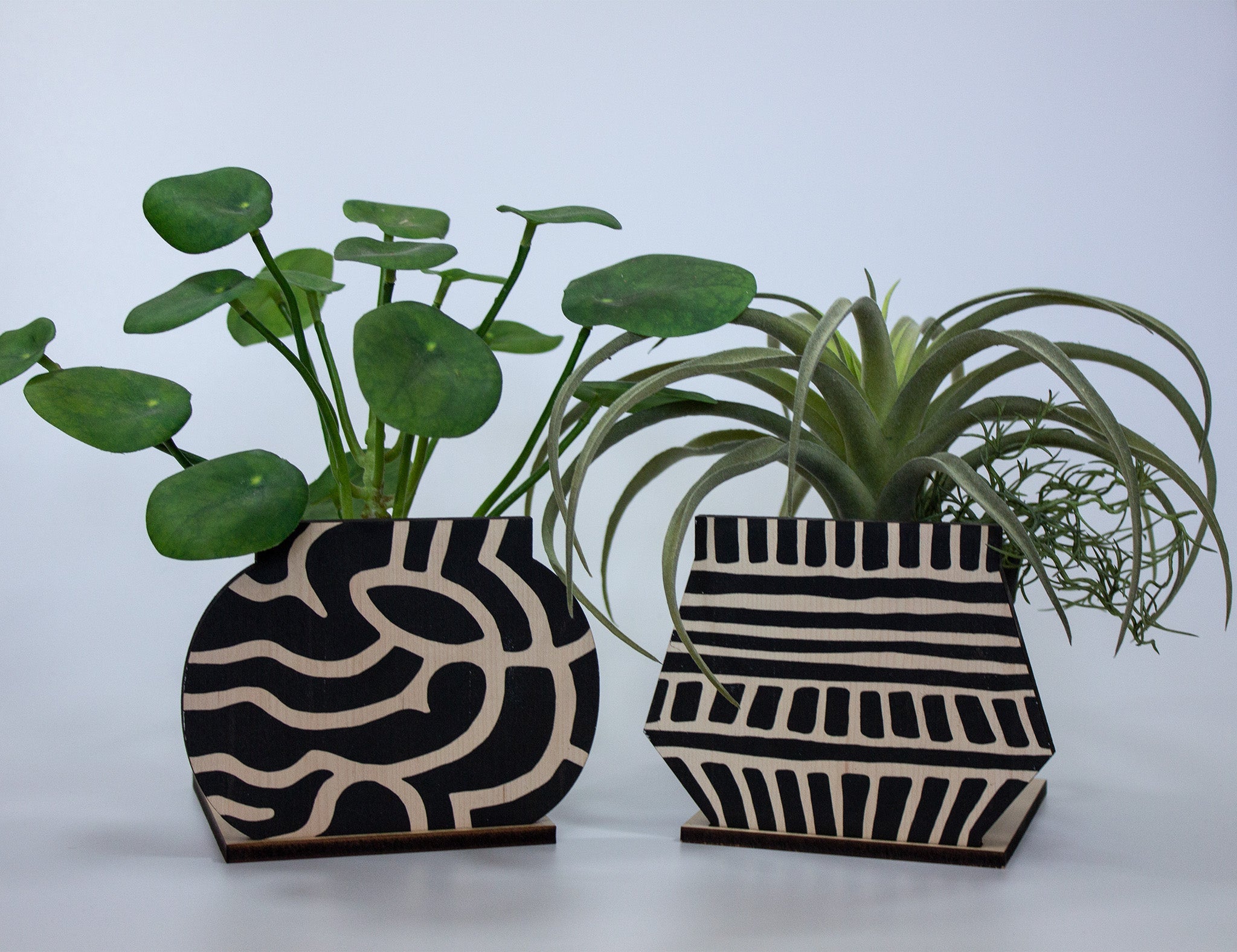 Abstract Pattern Wooden Black & White Pot Screen - WPSS - Uneeka