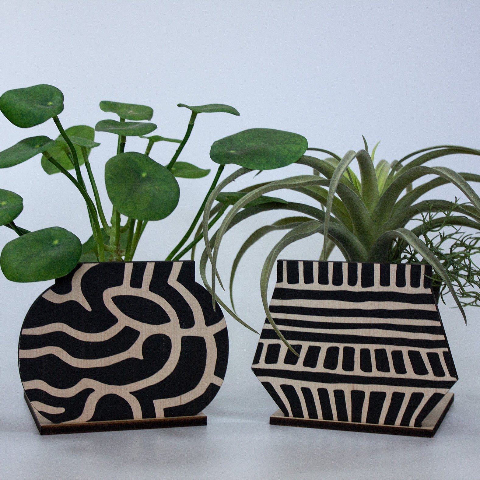 Abstract Pattern Wooden Black & White Pot Screen - WPSS - Uneeka