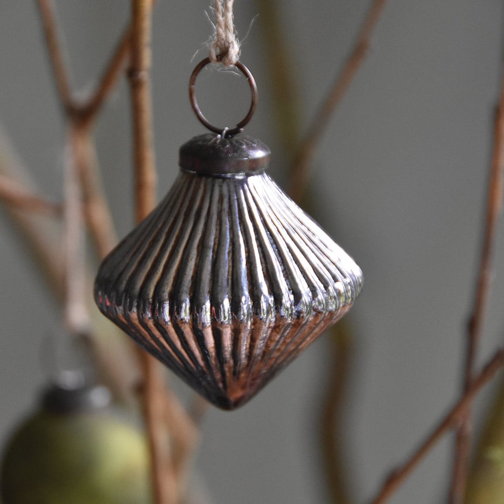 Antique Silver Ribbed Diamond Bauble - ANC8164S - Uneeka