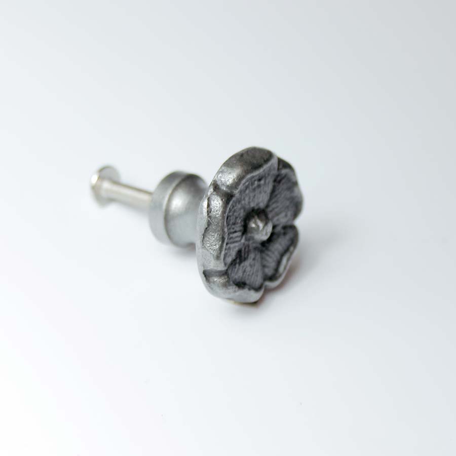 Antique Iron Rose Design Knob - 01.086R.AI.32 - Uneeka