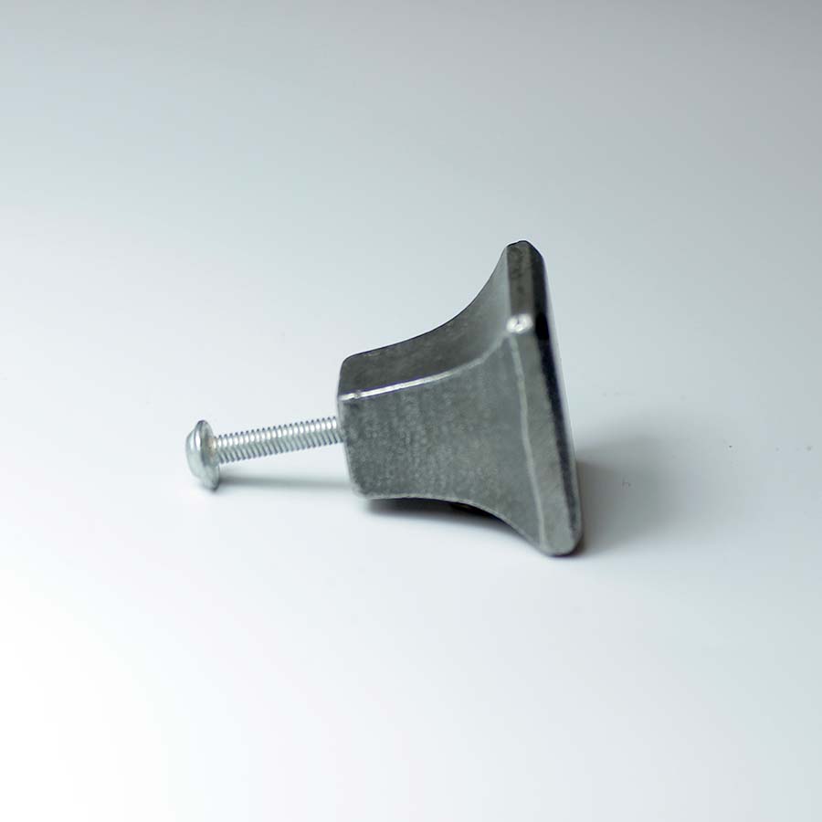 Antique Iron Square Shaker Knob - 70.085.AI.32 - Uneeka