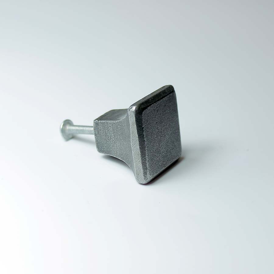 Antique Iron Square Shaker Knob - 70.085.AI.32 - Uneeka