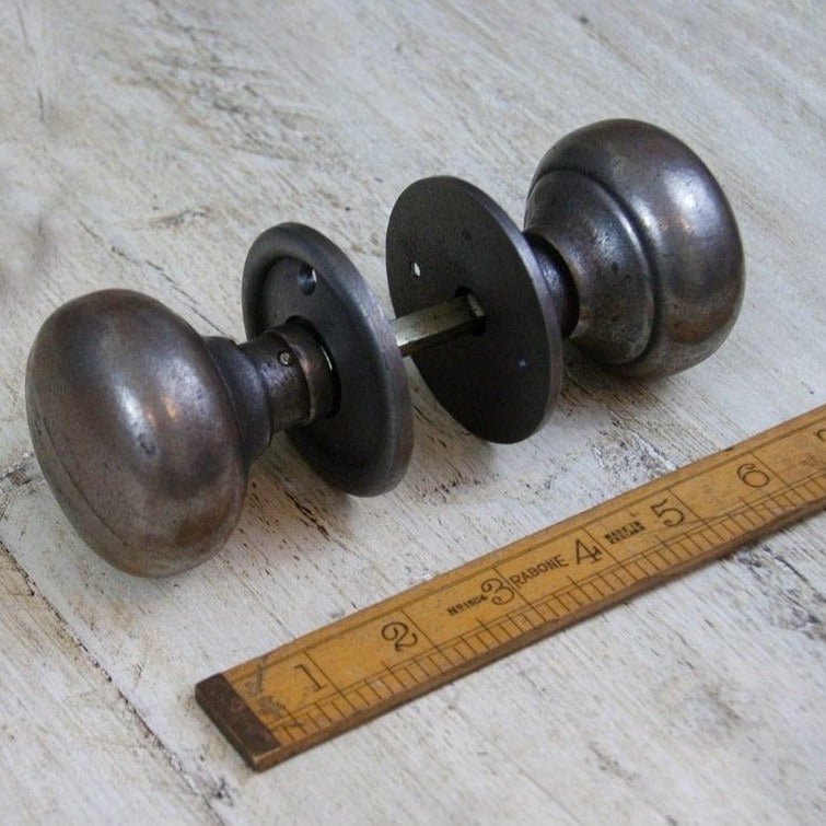 Cast Antique Iron Cottage Bun Door Knob Set - 49.085A.AI.65 - Uneeka