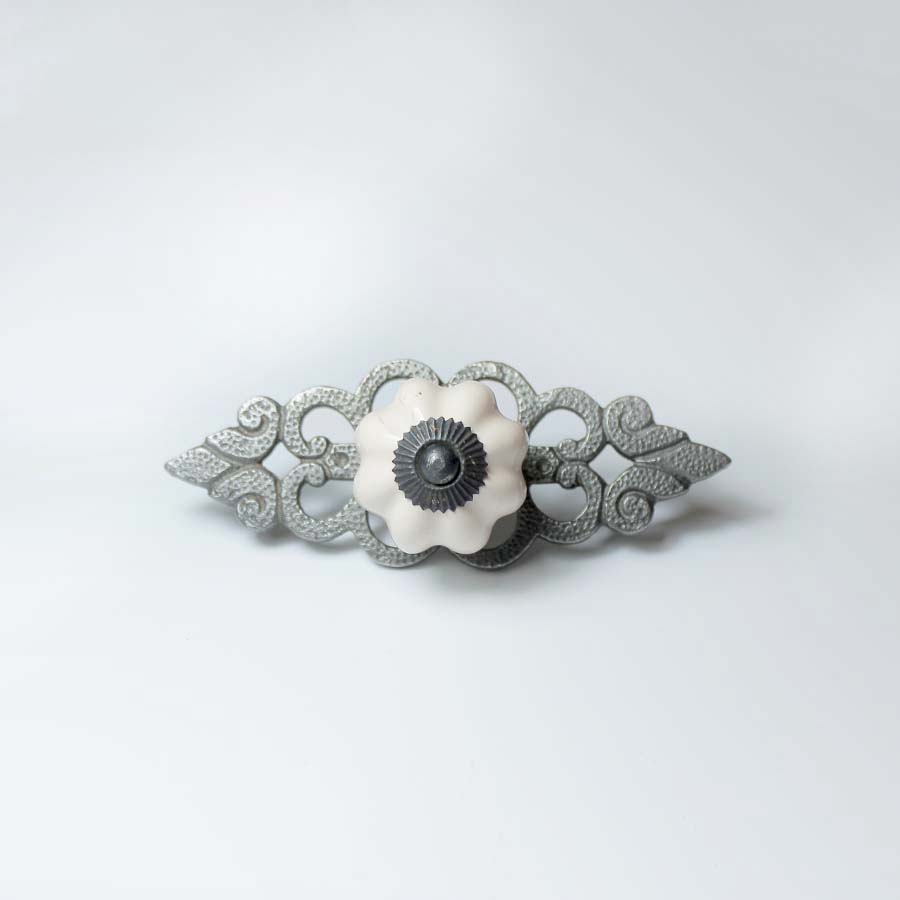 Ceramic Off White Knob with Filigree Backplate - 49.089OW.AI.50 - Uneeka