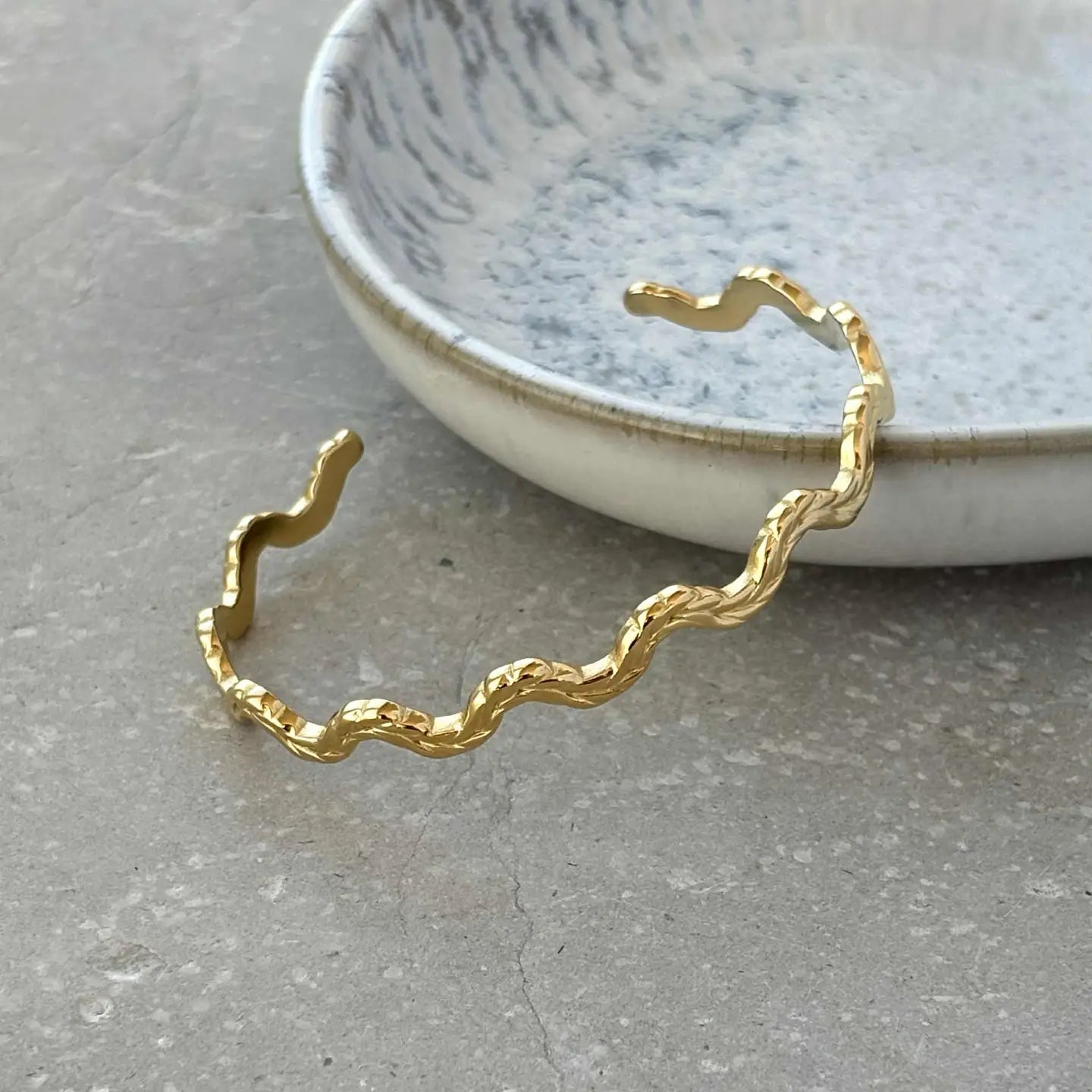 Gold Wavy Rope Texture Bangle - BN015 - Uneeka
