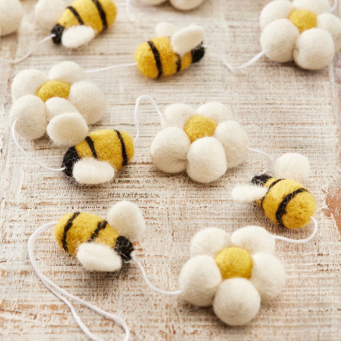 Felt Bee & Daisy Garland - STRING19 - Uneeka