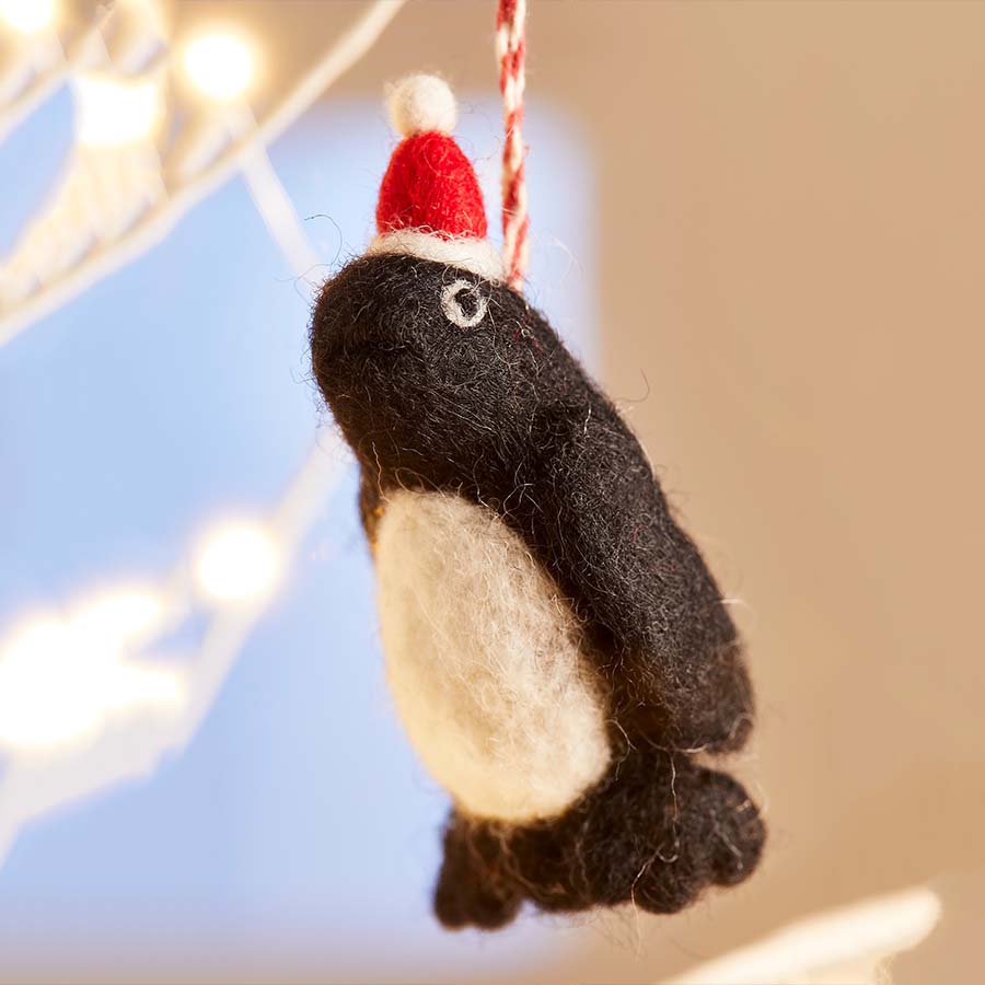 Felt Santa Hat Penquin - XM378 - Uneeka