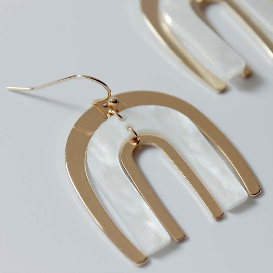 Horseshoe Resin & Brass Gold Earrings - CE - 4493 - GGR - Uneeka