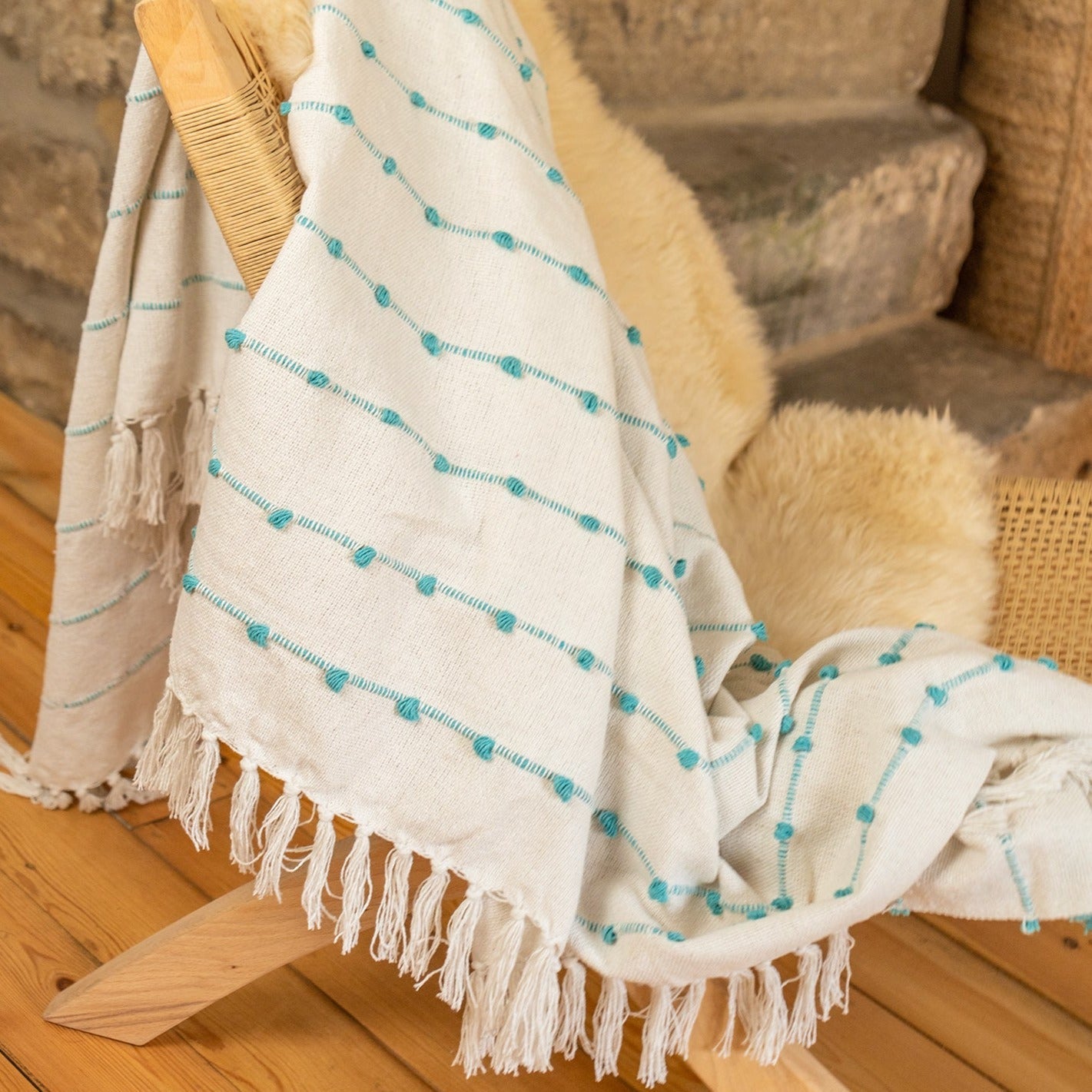 Handloom Loop Thread Throw with Tassels | Recycled Cotton | Uneeka