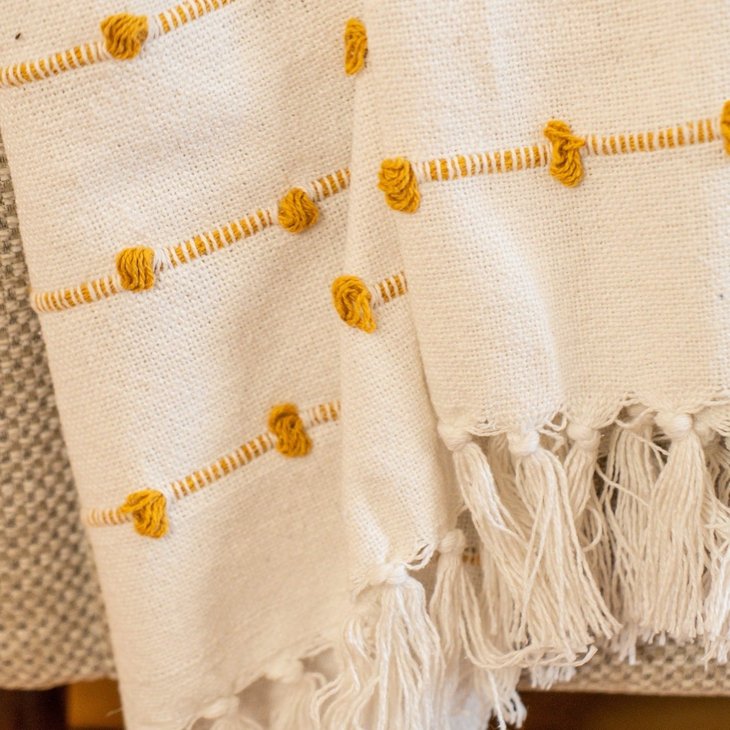 Handloom Loop Thread Throw with Tassels | Recycled Cotton | Uneeka
