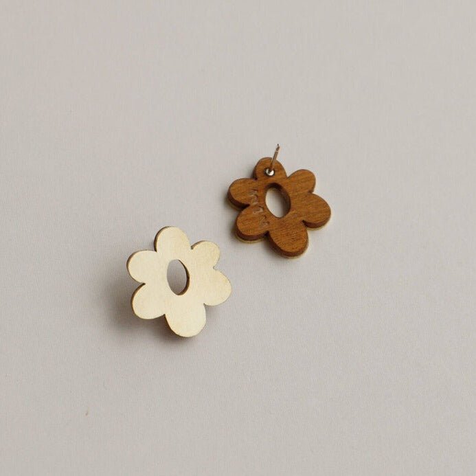 Mini Abstract Flower Brass Studs* - LE221201S - Uneeka