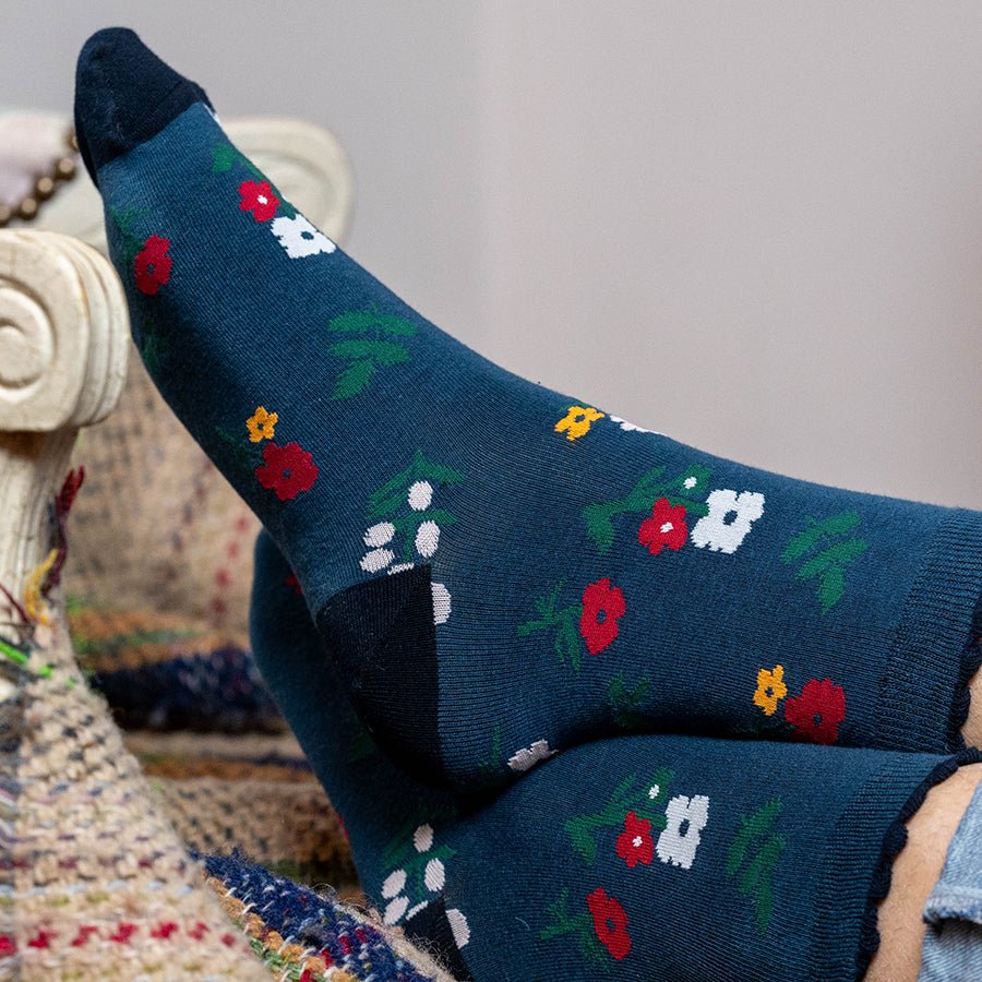 Navy Dainty Flower Patterned Socks - 20184 - Uneeka