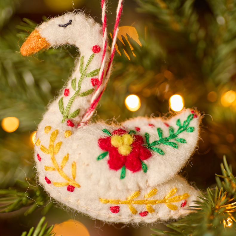 Felt Embroidered Swan - XM127 - Uneeka