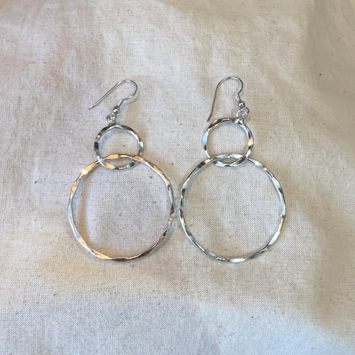 Silver Interlocking Hoop Earrings - TAR2271 - Uneeka