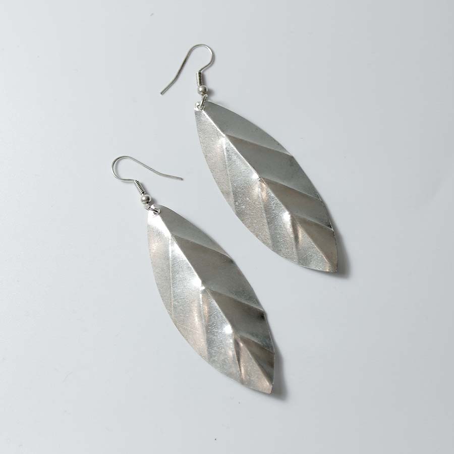 Silver Plate Large Veined Leaf Earrings - JELS6 - Uneeka