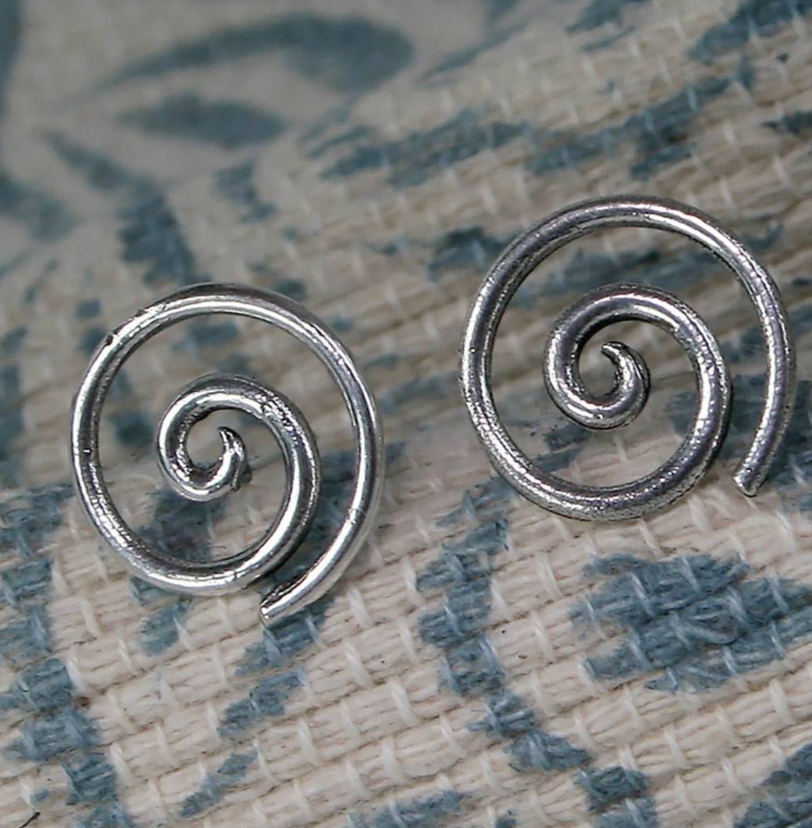 Silver Spiral Stud Earrings - ASH17311 - Uneeka