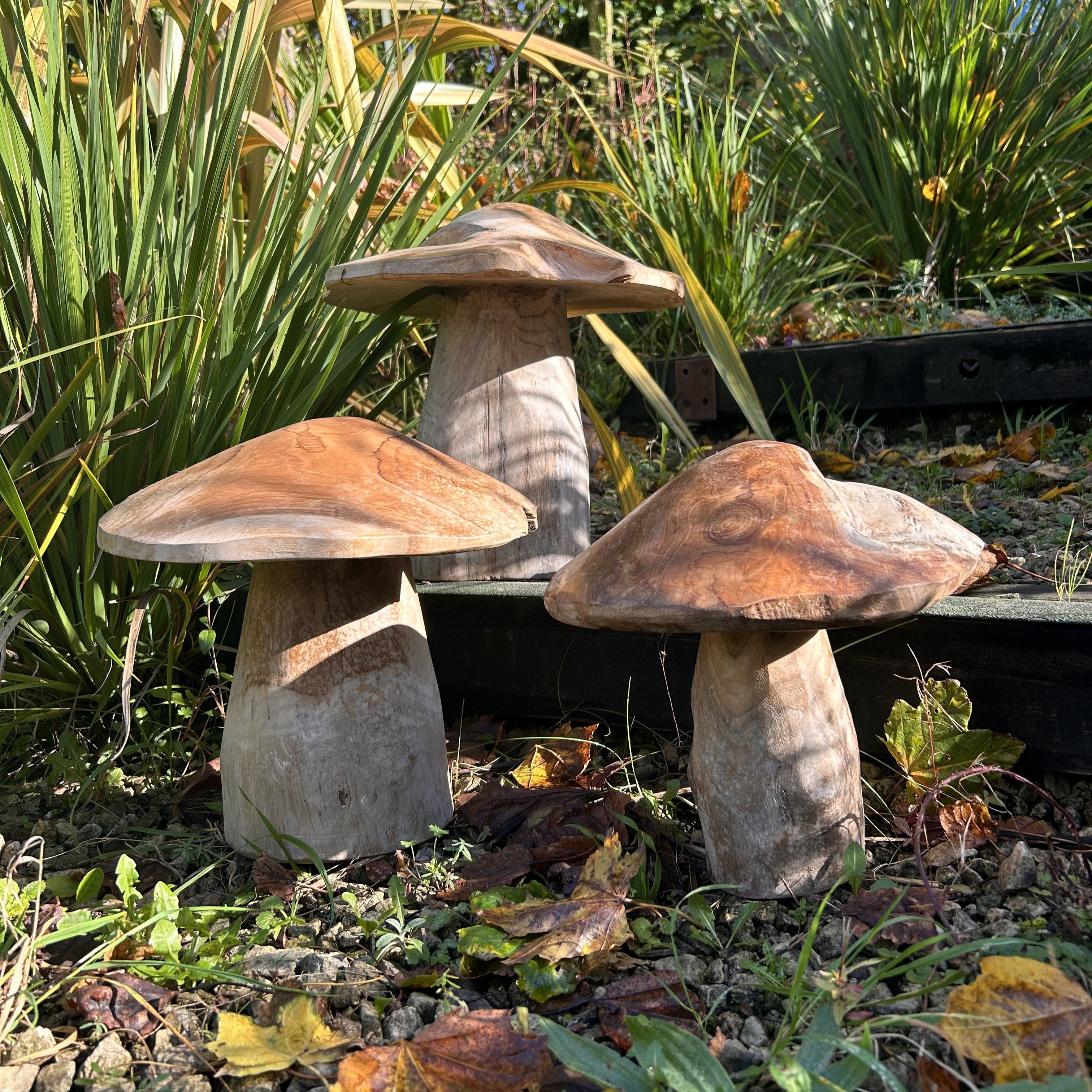 Teak Mushroom Decoration - IS031 - S - Uneeka