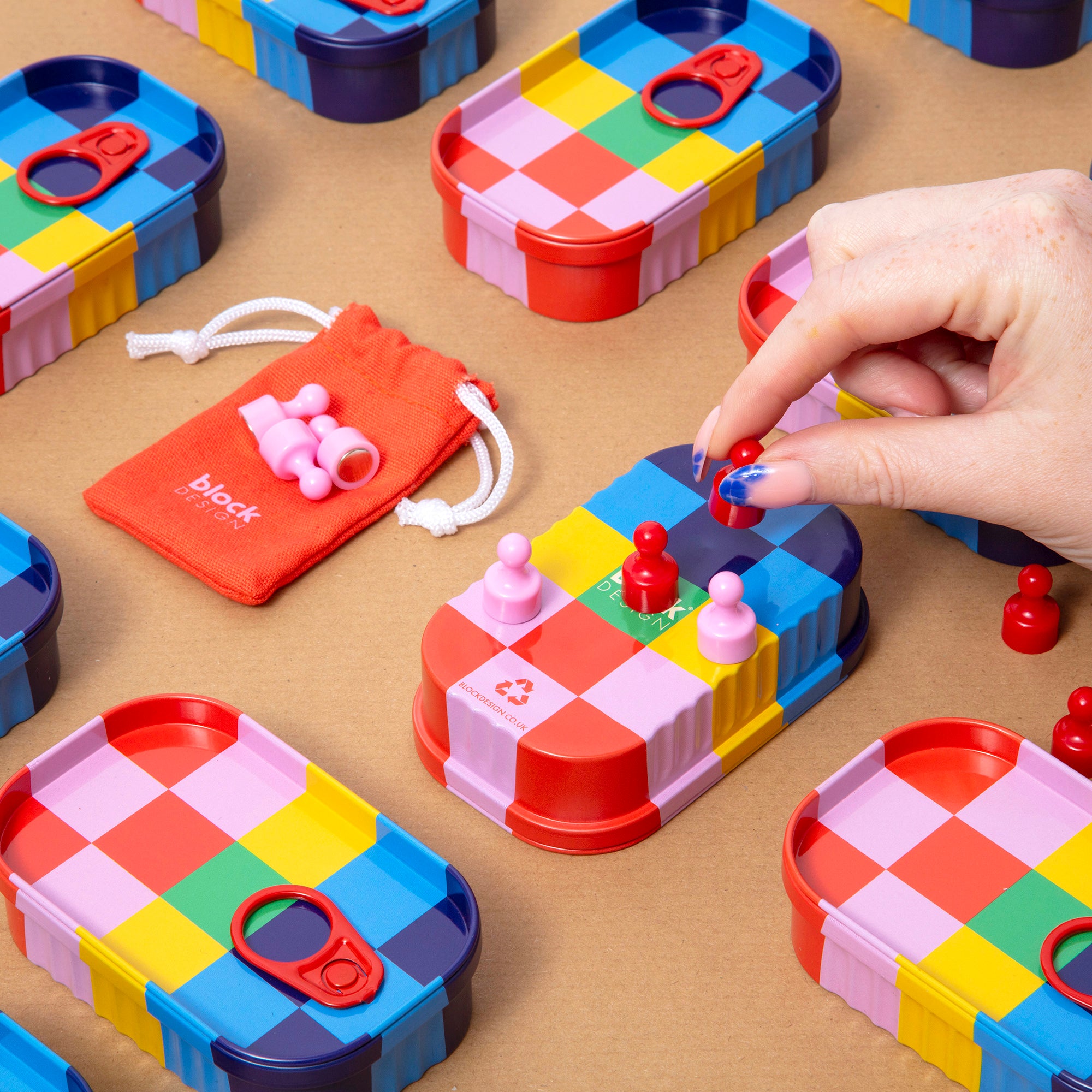 Tic-Tac-Toe Travel Tin - 29617126 - Uneeka